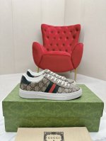 橙子出厂价160 gucci 古驰 最新Ace系列饰织带运动鞋 休闲鞋板鞋 小白鞋 情侣款 自问世以来，Ace系列运动鞋延续品牌叙事，匠心成就主打单品。全新系列