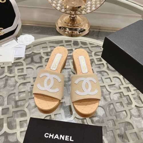 Chane L Ss24 New Arrival～ 小香经典坡跟厚底 拖鞋经典色 正品比对图组，大货开箱视频！ 面料：原版开模布料 内里小羊皮！ 鞋型、材质、工