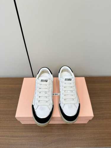 冲量价 Miumiu 24新款复古做旧休闲鞋 Miu Miu 缪缪24新款做旧复古休闲鞋 走秀后全球各大代购官网火爆上市. 仿旧复古擦色效果很随意不羁又能体现单