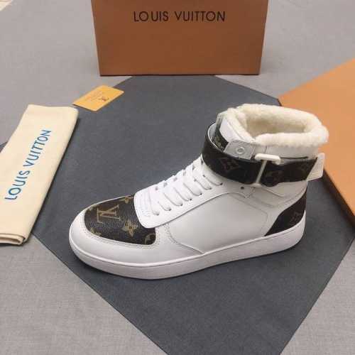 Louis Vuitton 毛里 路易威登官网最新运动休闲靴款，香港专柜同步，官网1：1打造鞋面采用进口优质牛皮搭配原版monogram面料沉稳的色调衬映男士的