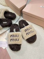 Miumiu顶级版本 2024秋冬潮品毛毛拖 ！1：1开模秒杀市场一切版本 欧美名媛 明星 网红girl 大爱款 ，冰岛进口羊毛 单色羊毛蓬松柔软 亲肤柔软冬季