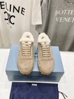高版本出厂 毛里 Prada*普拉达2024Ss秋冬新款毛里运动鞋休闲鞋闪亮登场 时尚大方的设计呈现经典轮廓。不管面对任何场所 主场只属于你！ 面料：原版进口牛