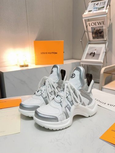 顶级版本 油边工艺 Lv拱桥底老爹鞋 原版开模，高品质 Louis Vuitton 路易威登 驴家 L家lv运动鞋 本款 Lv Archlight 运动鞋以科技