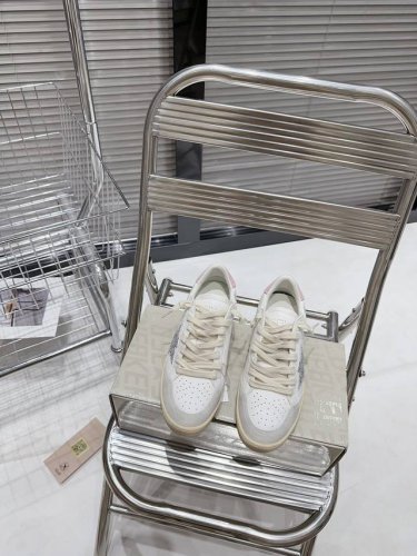 顶级版本 #限女款 ｜Golden Goose Deluxe Bran Dggdb经典情侣款小脏鞋~~火红程度上怼小白鞋，下踩各类小脏鞋！明星私服上脚示范 ×就