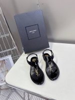 Saint Laurent圣罗兰家经典秀款凉鞋、超级超级无敌火爆的一个款这款我们家每个版面的五金扣都要开模1:1定制！大小质感与原版完全一致鞋面材质采用进口开边