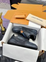 2025开春版 出货 专柜同步Louis Vuitton 驴家的爆款！Trainer板鞋，每个人都必须入的款，绝不后悔！超级百搭高级！什么衣服都好搭 最主要是超