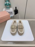 出厂 高版本 Miumiu 缪缪24Ss秋冬新款硬币纯羊毛乐福豆豆鞋 走秀新款 复古时尚简约高级 随意搭配 上脚非常舒适 鞋面采用金币和压花徽标logo彰显别具