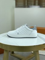 工厂价 顶级版本 Louis Vuitton 原单 最新款lv路易威登 * 顶级版本 Lv经典潮鞋！选用进口原版牛皮 原版内里.原版耐磨轻便发泡大底！高品质精品