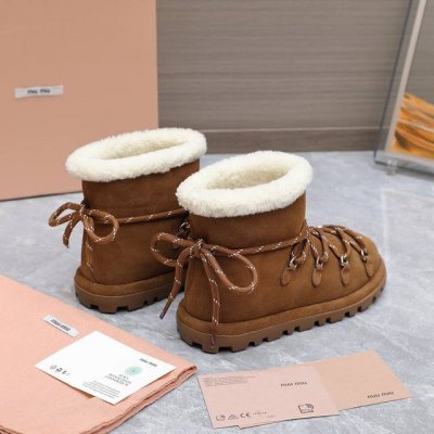 Miumiu缪缪 Miu家 秋冬新品 专柜最新爆款一脚蹬雪地靴鞋系列 今年最值得入手的雪地靴子 没有之一！超多网红明星上脚miu今年秋冬确实泰酷辣 一脚蹬中靴非