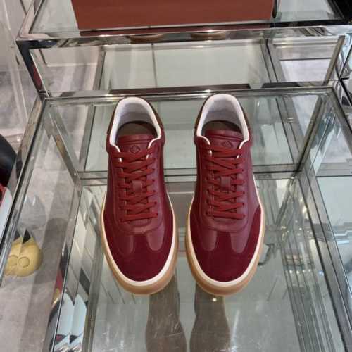Loro Piana 诺悠翩雅 24Ss 新款lp情侣款德训鞋 休闲板鞋 这款新款绒面革网球鞋采用超低帮设计，适合全年穿着。包边鞋底营造轻松迷人的色彩组合，将功
