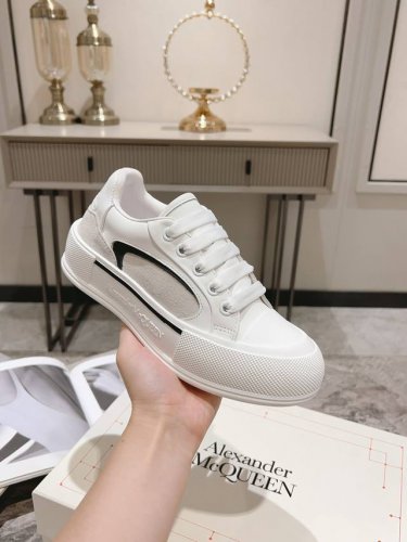 ALEXANDER MCQUEEN 亚历山大麦昆tread slick休闲板鞋原版1：1开发 大底：TPU面料: 进口丝绸牛皮内里: 水染羊皮垫脚: 牛皮垫脚码