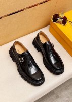 Louis Vuitton 牛皮内里 路易威登 2024新款男士休闲商务皮鞋官网原版复制，鞋面采用进口官网1:1材料制作意大利开边珠牛皮鞋面，水染牛皮内里绝非一