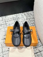 顶级版本louis vuitton LV路易威登 25 春夏 最新玛丽珍单鞋 简约精致，高级感满满，尽显优雅气质～上脚超好看，拉满了夏日美鞋绝绝子啊鞋面：牛皮内