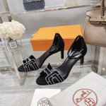 Hermès 爱马仕高跟气质凉鞋 耗时半年时间开发，终于完美复刻出货爱马仕的高跟鞋是我见过最简约最耐看最有气质的！！！任何风格都能hold住，跟高：7cm 9c