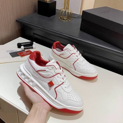 VALENTINO 华伦天奴 最新时装周走秀款，顶级版本，原版1:1套楦，面料采用头层荔枝纹牛皮+超软牛皮，牛皮内里+原版垫脚，配超轻TPU吸膜大底。经典拼色.