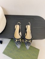 Gucci 古驰系列凉鞋女鞋原版1：1开发，精心调制的鞋楦，皮料 特殊材料按原版开发.扣件细腻到无可挑剔！ 鞋面：品牌字母布料 烫钻内里：羊皮 大底：真皮大底码