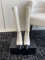 代购级 Chanel 香奈儿 24Ss 秋冬新品 方头细跟 高靴 适合一切脚型，显瘦百搭～经典版型搭配组合营造出了很强烈的高级感 上脚非常精致 俏皮 而且很显女