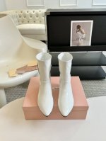 Mui Miu 24Ss秋冬 尖头 切尔西短靴 今年最值得入手的靴子 没有之一！超多网红明星上脚 Miumiu今年秋冬确实泰酷辣 秋冬限定款 专柜非常难买 非常