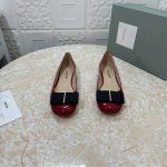 Tom Ford顶级版本 高品质单鞋 新款 T F扣饰方头平底单鞋 鞋面：漆皮 垫脚：羊皮 跟高：平底 鞋底：Aaa级原版杏色真皮大底 Size：34-43 3