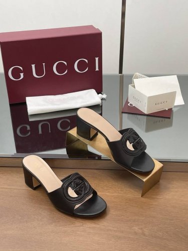 2025升级焕新包装夏季新款现货上新啦。 Gucci 高品质拖鞋 双G镂空 镶边互扣式GG中跟精品拖鞋 专柜原版开模精心制作，匠心铸造经典跟高：5.5cm面料