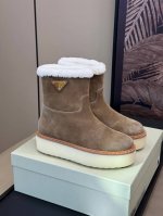 顶级版本出 Prada 普拉达24秋冬新款△三角标厚底靴 系带雪地靴 双色擦色牛绒真羊羔毛 真皮沿条 双色tpu大底 Size：35-39 40 41定做不退换