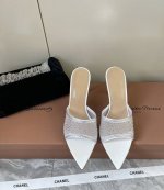 吉安维托 罗西 Gianvito Rossielle 拖鞋 这款网红高跟拖鞋，简直让人一眼就爱上了！透明的水钻闪闪发光，尖头的设计超级显脚瘦，让你秒变气质女神！