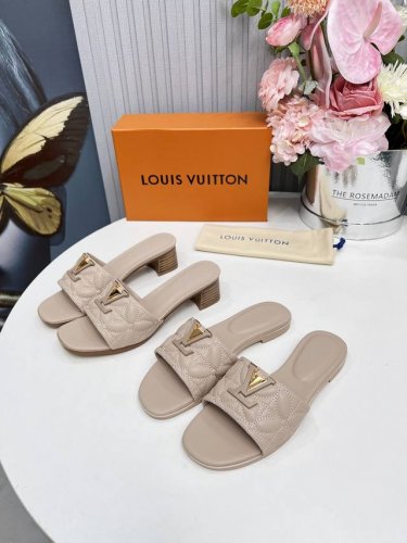 路易威登lv 官网1:1大量现货热卖中码数35–43。平底橡胶 。真皮底+4035。42。43。44订做不退换