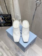 prada 普拉达 早春新款 绝美方头粗跟高跟半拖鞋 时尚界久违的极简之美经典时尚配色 毫不费力的优雅风来袭 时髦 精致 绝美 方头开边珠外穿时尚气质简约新款日