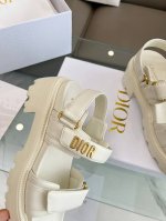 310 ￥Dior迪奥新品经典款。代购级别品质国外专柜爆款厚底中跟凉鞋 鞋面内里：原版定制材料，鞋底原版开模1.1，大底轻便 码数35-40（41/42可定做