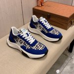 新款: 厂价: 芬迪fendi* 最新爆款休闲鞋，顶端品牌奢侈～代购，顶级～质量 鞋面選用进口透气牛皮搭配材质透气羊皮垫脚 精细做工 原版个性时尚柔软橡膠耐磨防