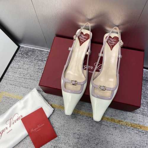 出厂价 代购级 Roger Vivier2024春夏 名媛气质凉鞋. 面料进口定制真丝光滑材料.内裡垫脚:昆种绵羊 原版施华洛世奇 方扣施华洛水钻方扣 意大利真