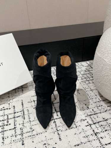 Isabel Marant 24 伊莎贝尔秋冬走秀款堆堆靴 一年四季都可以穿的靴子来了，一双封神的复古靴 简约复古设计，关键是舒适百分逛街日常都可，绝不会成为鞋