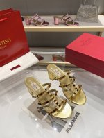 顶级版本 华伦天奴2025春夏新款女士镂空8色新品独特的 金字塔 小铆钉五金配件，衬托出满满的高级感，新一季不负期待！值得入手★进口真丝绝对的上档次原版做法 绝