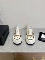 Chanel 小香 25Ss早春新款 厚底 休闲鞋 小白鞋 Vintage感满满，中古复刻款Get啦～ 小白鞋适配春夏，黑白拼接就很Chanel。 配合袜子就很