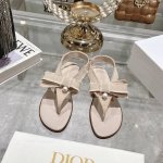 出厂 流苏织带女鞋 Dior 迪奥 2024春夏走秀新款adiorble女鞋 Cd明星同款时尚流苏蝴蝶夹脚珍珠字母logo五金扣平底凉鞋鞋市面顶级高端版本 原版