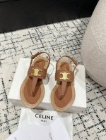 Celine 24 春夏最新款复古凯旋门时髦凉鞋夏天搭配袜子 简直绝绝子了复古的点上带上了满分时髦感颜值 绝原版购入开发 依旧最高输出还原原版 面料：定制复古感