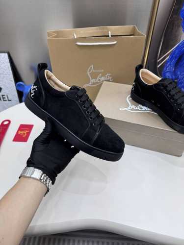 橙子出厂价P ，男码10 定制款 Christian Louboutin Cl低帮板鞋系列 铆钉 水钻 运动鞋休闲鞋红底鞋 情侣款 定做时间较长，请耐心等待！