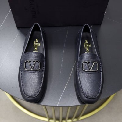 出厂价： VALENTINO 华伦天奴，选用进口牛皮搭配进口水染牛里，标志性五金与及标志性耐磨大底。38-45 45订做 VALENTINO包装所有订单尊享品牌