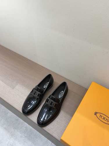 tods新款男士休闲皮鞋，真皮大底一脚蹬，乐福鞋到货！38-44齐码，