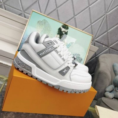 顶级代购版本 Lv路易威登胖丁鞋louis Vuitton 2024走秀款trainer小胖丁龙年限定款 情侣款面包鞋来闭着眼睛买的款式，打破颜色的单 一变化，