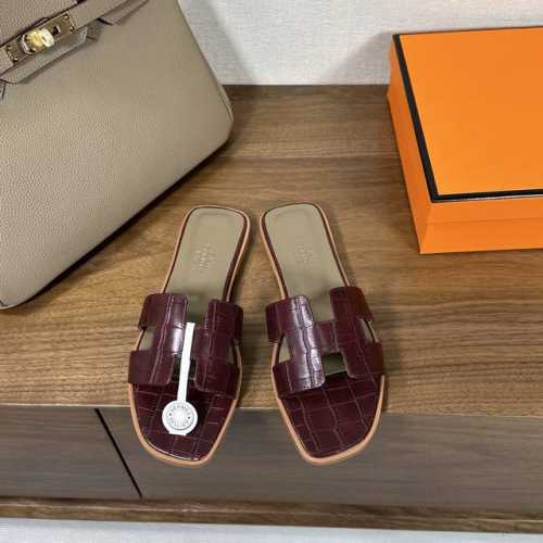 出厂价 Hermes 爱马仕H拖鞋Oran凉鞋系列 时尚又百搭 超级舒服 每个细节都做到极致 原版丝绒面料 原版1:1独家私模鞋面 原版真皮沿条大底 包装: 每