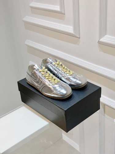 冲量价 男+10 Dries Van Noten Dvn 复古德训鞋 情侣款 Dries Van Noten 2024春夏系列 设计师通过改造、扭曲和颠覆经典元