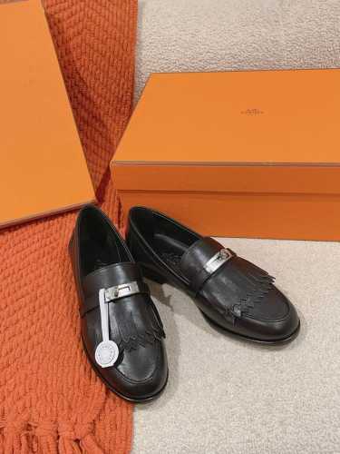 流苏 Hermes 爱马仕新款 Destin乐福鞋 时尚又百搭 超级舒服 每个细节都做到极致 原版定制麂皮 原版意大利真皮大底 大底：原版意大利真皮大底 Siz