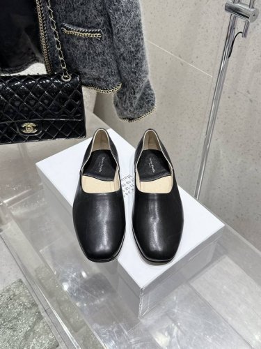 Maisom Margiela Mm6马吉拉经典单鞋 这双热度超高的单品 必须人手一双入手了 不能错过的单品 炸裂了 独家原版购入开发 不能错过的一款 鞋面：进