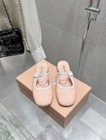 MIUMIU 2025 新款玛丽珍半拖皮鞋 原版1:1订制漆皮牛皮面料 羊皮内里意大利进口真皮大底码数：35-39 40 41订做不退换