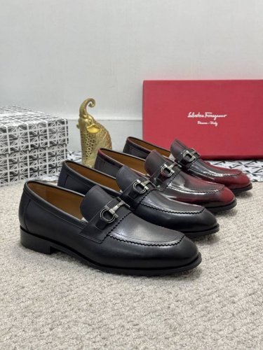 出厂价 实价 高端品质-新款菲拉格慕[Ferragamo] 顶级进口西装男鞋官网原版复制，商品材料：精选 进口压纹小牛皮+奢华五金扣配件~进口水染牛皮内里。强烈