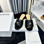 罗意威Loewe 配合整体原版楦型，时尚而个性好穿 颜色超赞 面料：超软水染羊皮 内里：水染羊皮 垫脚：水染牛皮 大底：原版真皮大底 跟: 黑烤漆 包装：原版全