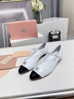 高品质出厂 Miu Miu 24新款春夏尖头小猫跟单鞋包头凉鞋 一眼看上miumiu这双高跟鞋，上脚果然更惊艳，镂空一字带单鞋 也是采用拼色设计性感与于一体的高