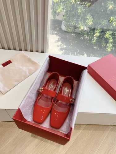 G968莞货原单代购品质valentino华伦天奴经典 夏vlogo Signature平底尖头单鞋 鞋型线条流畅.版型超赞上脚舒适.增高.显瘦.拉长腿部线条