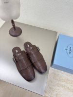爆款流苏拖鞋 PRADA 黄色 平底设计 简约设计 搭配 logo 的设计和简约的线条 很有格调 简单纯粹得色调 原版开模 舒适炸街 原版 浅咖啡 小牛皮 高级